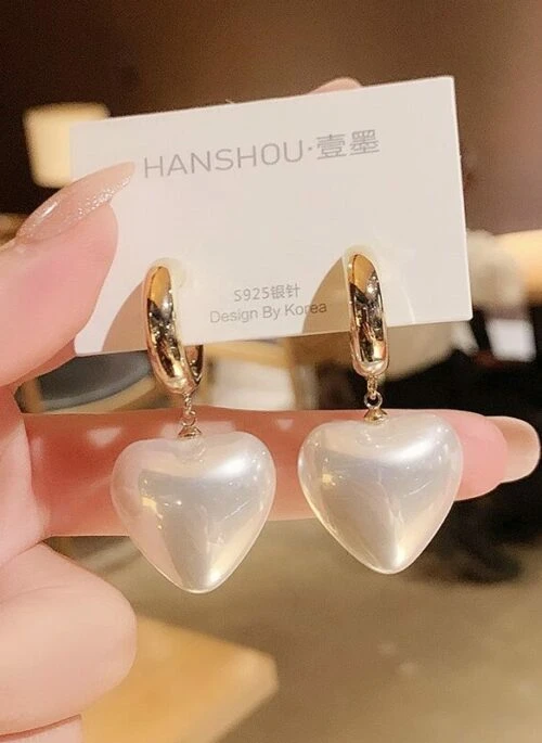 White Pearl Heart Hoop Earrings | Chiquita – BabyMonster