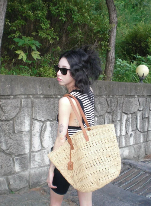 Beige Woven Beach Bag | Chaeyoung – TWICE