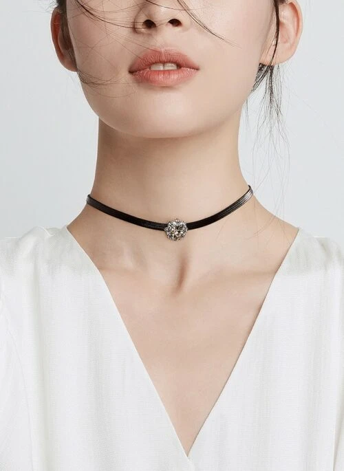 Black Minimalist Choker With Crystal Pendant | Tzuyu – Twice