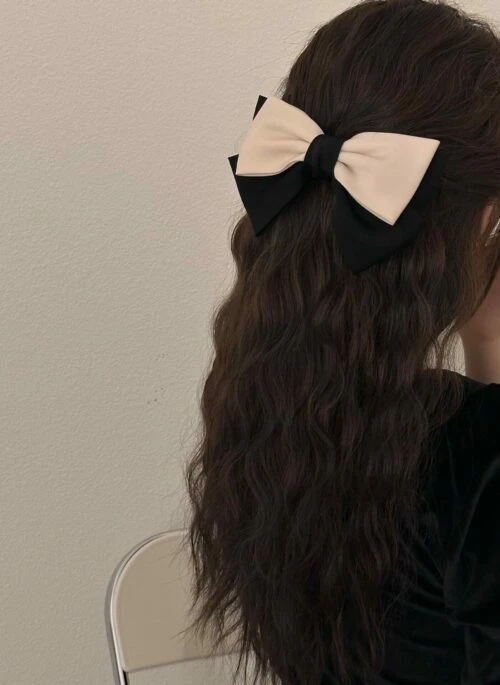 Black And White Bow Hair Clip | Minji – NewJeans