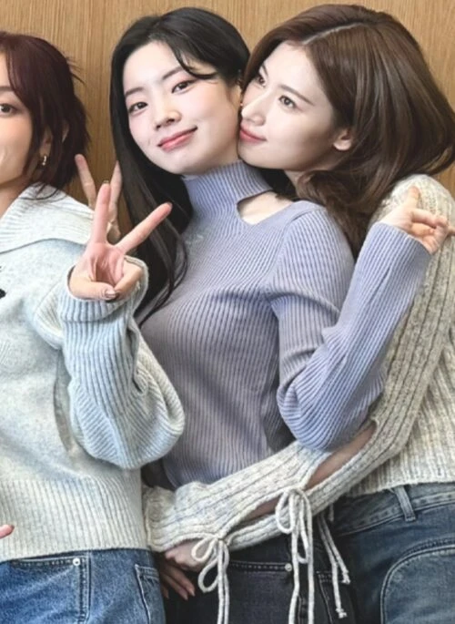 Grey Cut-Out Collar Ribbed Sweater | Dahyun - Twice