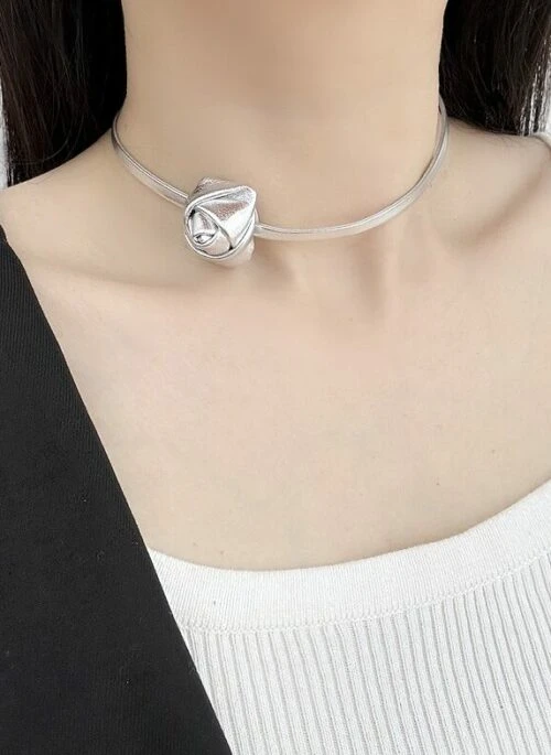 Silver Rose Choker Necklace | Momo – Twice