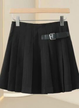 Black Buckle Pleated Skirt | Kazuha – Le Sserafim