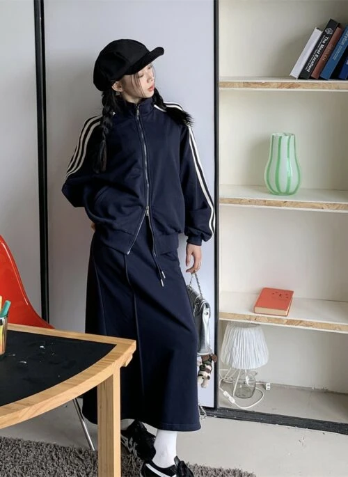 Navy Blue Striped Sleeves Work-Out Jacket | Yunjin – Le Sserafim