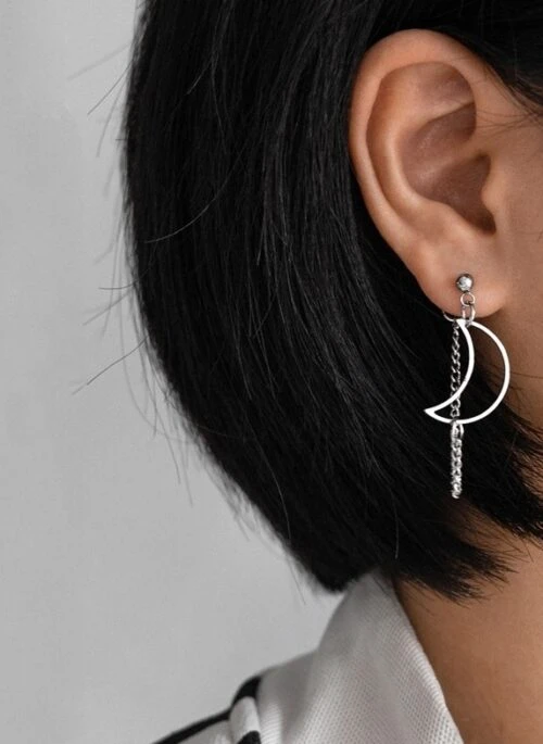 Silver Crescent Moon Dangling Earring | Yugyeom – GOT7