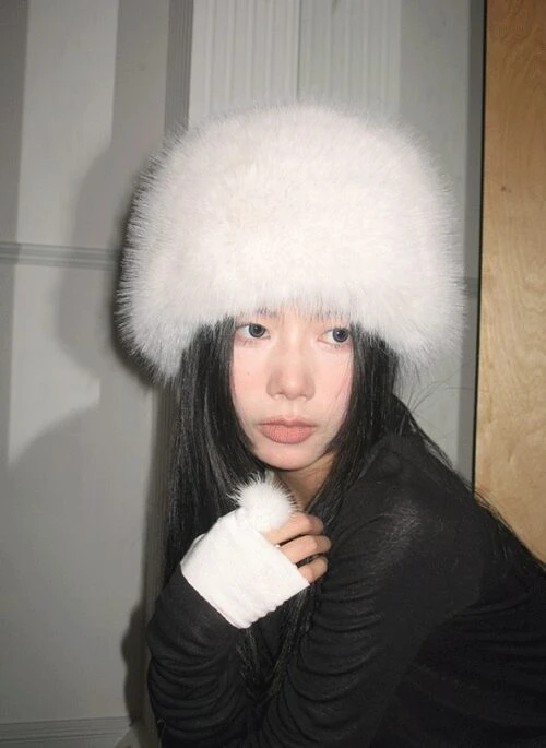 White Furry Dome Hat | Eunchae – Le Sserafim