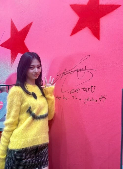 Yellow Smiley Mink Sweater | Tzuyu – Twice