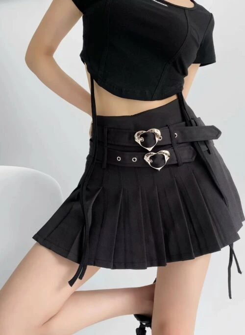 Black Double Heart Buckle Pleated Skirt | Minnie - (G)I-DLE