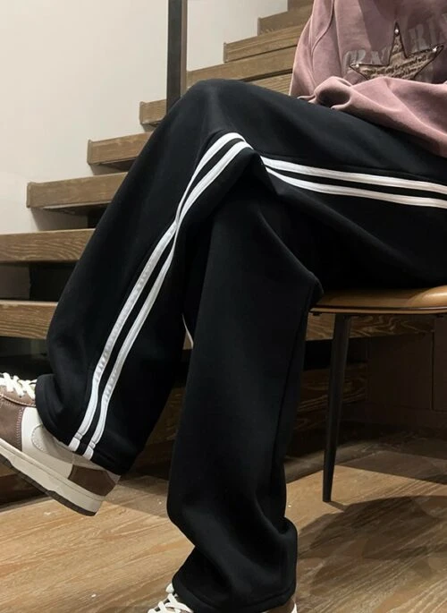 Black Double Striped Training Pants | Chaeryeong – ITZY