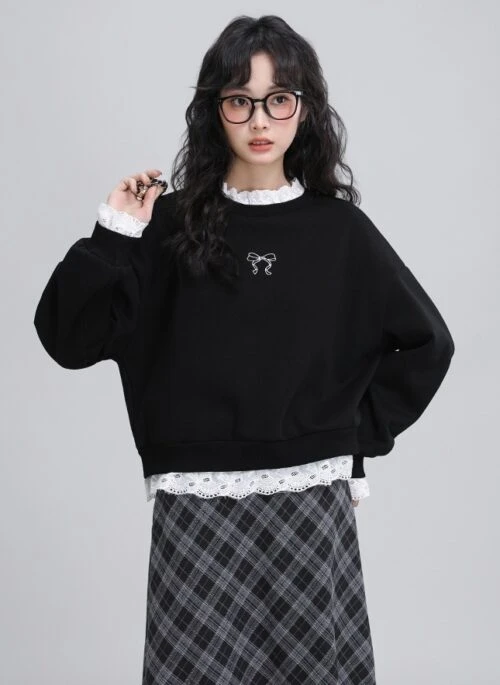 Black Lace Trim Pullover Sweatshirt