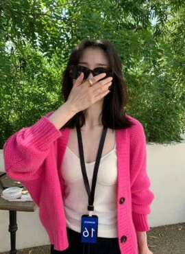 Hot Pink V-Neck Knitted Cardigan | Hong Hee Joo – When The Phone Rings