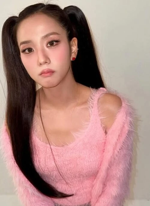 Red Mini Heart Earrings | Jisoo – BlackPink