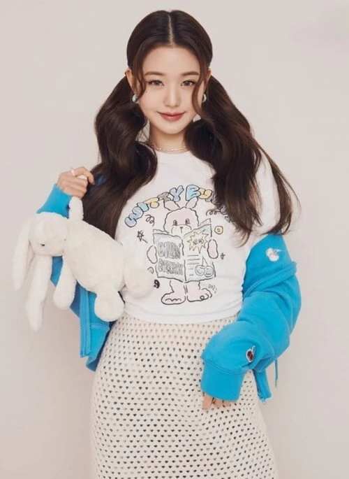 White “Witty Bunny” Graphic Print T-Shirt | Wonyoung – IVE