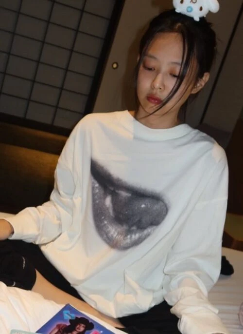 White Long Sleeve Lip Graphic T-Shirt | Jennie – BlackPink