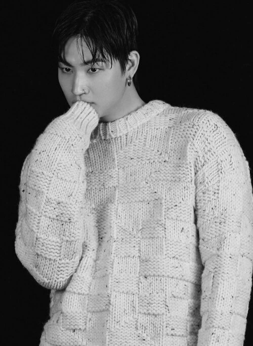 White Patterned Knit Round Neck Sweater | JB – GOT7