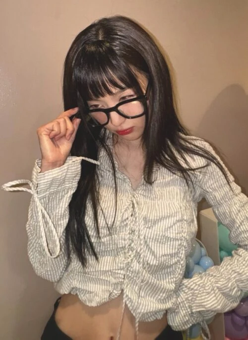 Beige And Black Pinstripe Ruched Shirt | Seulgi - Red Velvet