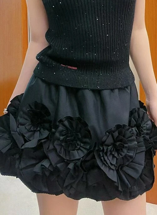 Black 3D Floral Ruffled Skirt | Gaeul - IVE