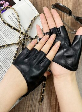 Black Faux Leather Half-Finger Gloves | Chung Ha