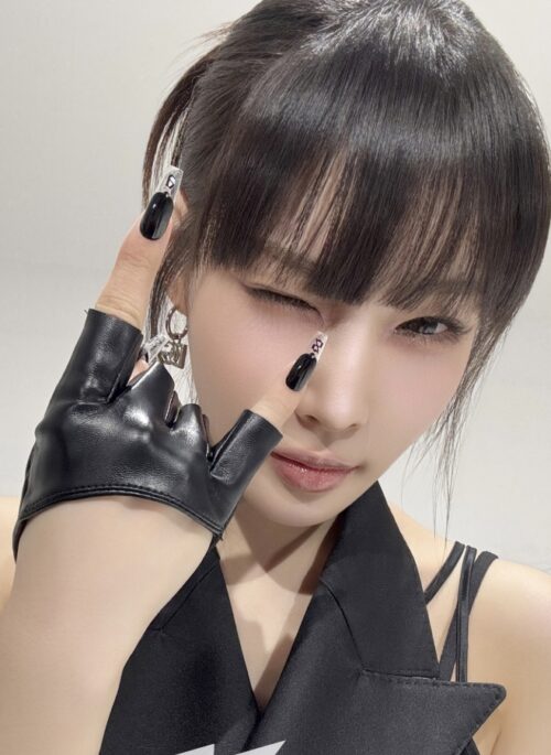 Black Faux Leather Half-Finger Gloves | Chung Ha