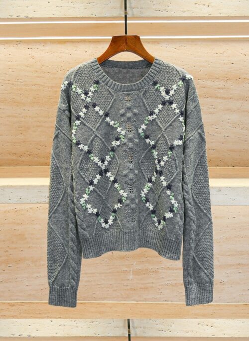 Grey Embroidered Flowers Knitted Sweater | Iroha – ILLIT