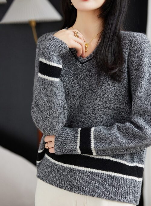 Grey V-Neck With Black Linings Sweater | Chaewon – Le Sserafim