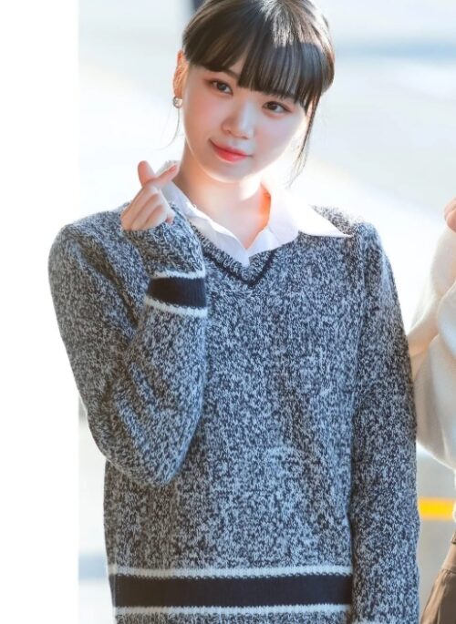 Grey V-Neck With Black Linings Sweater | Chaewon – Le Sserafim