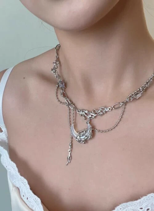 Silver Layered Chain Crescent Moon Necklace | Gaeul - IVE