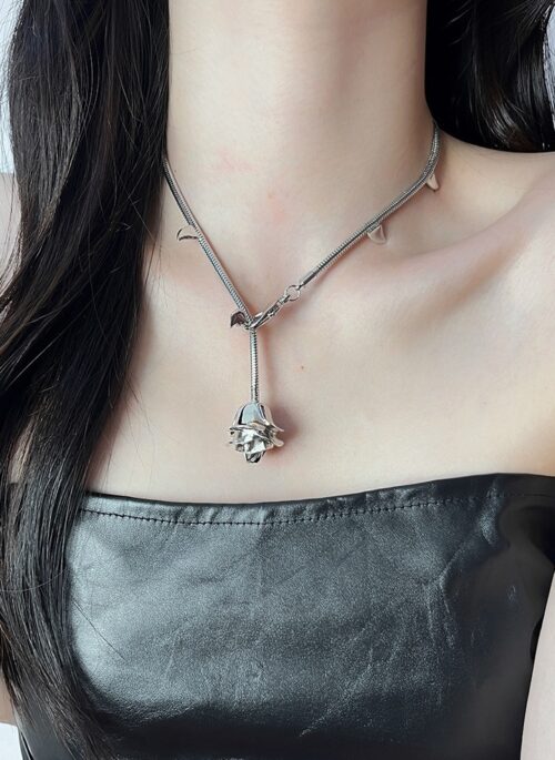 Silver Rose Thorn Necklace | Leeseo – IVE