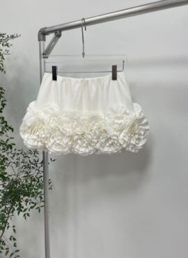 White Floral Accent Mini Skirt | Chung Ha