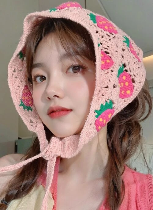 Pink Strawberry Knitted Scarf | Jennie – BlackPink