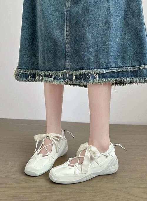 Beige Ballerina-Style Shoes | Wonyoung – IVE