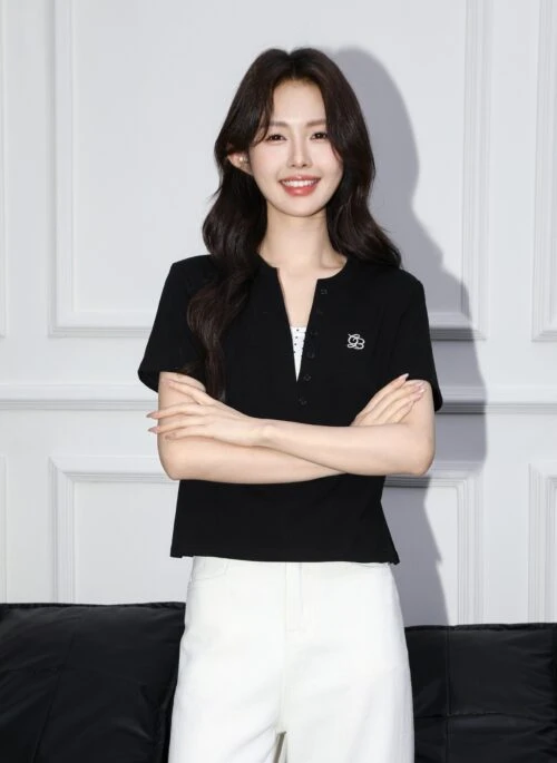 Black Contrast Vneck Short Sleeve Top