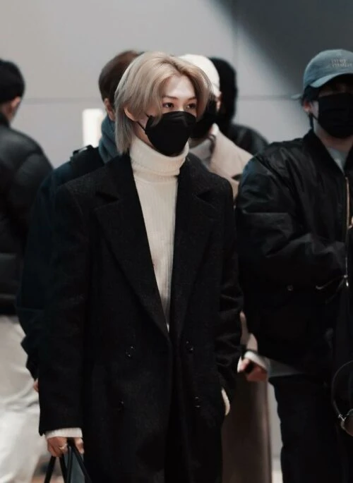Off-White Ribbed Turtleneck Sweater | Felix – Stray Kids
