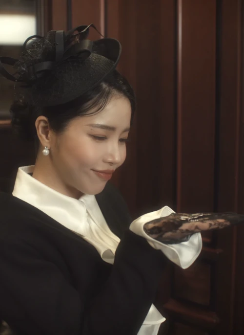 Black Floral Lace Gloves | Solar - Mamamoo