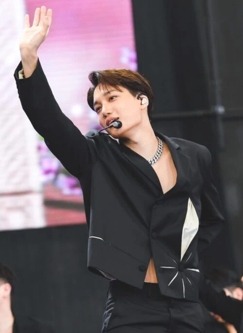 Black Flower Cut-Out Suit Blazer| Kai – Exo