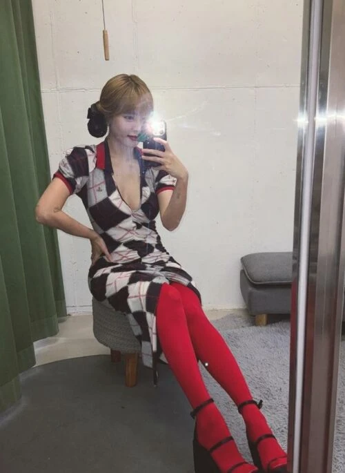 Black Thin Straps Platform Sandals | Hyuna