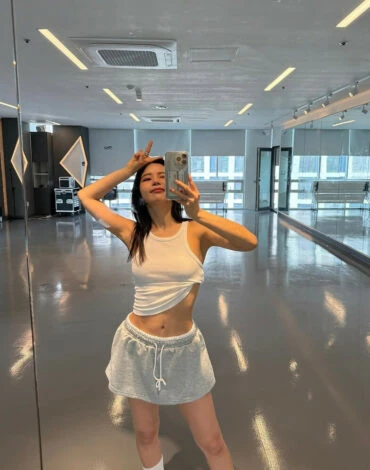 Minimalist Gym Girl Look – Solar