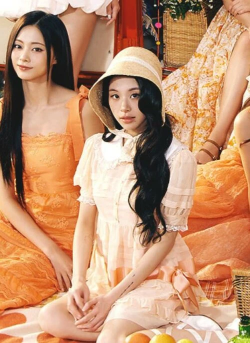 Beige Large Brim Straw Hat With Lace Tie | Chaeyoung – Twice