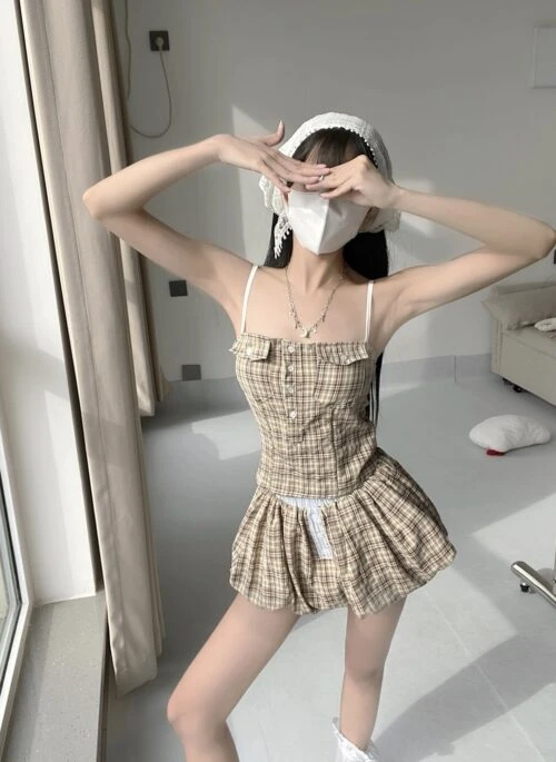 Beige Plaid Button Bubble Skirt | Yuna - ITZY