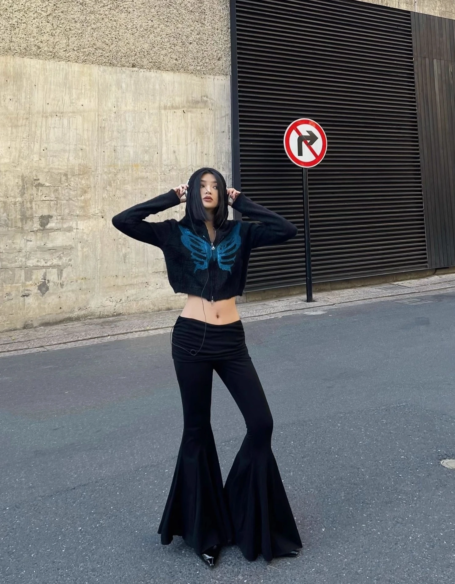 Black Mermaid Flare Stretchy Pants | Irene - Red Velvet