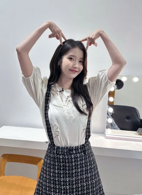 Black Plaid Suspender Skirt | IU