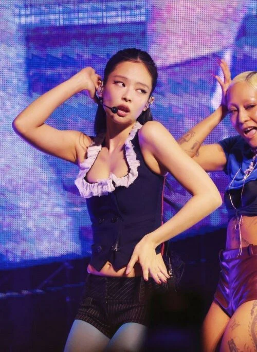 Black Ruffled Neckline Double-Breasted Vest | Jennie - BlackPink