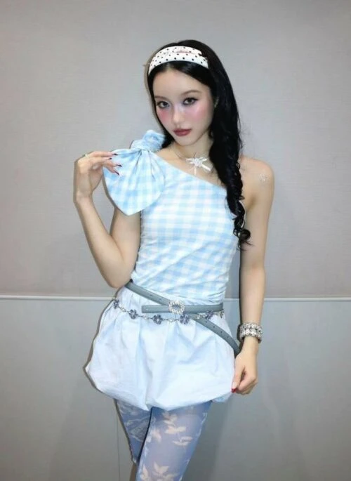 Blue Puffy Skirt With Heart Waist Chain | Chisa – XG