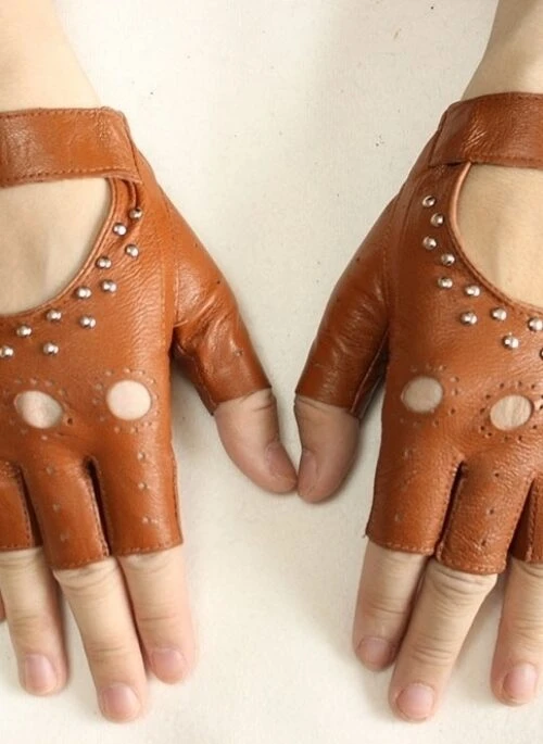 Brown Rivetted Half-Fingers Faux Leather Gloves | Ryujin – ITZY