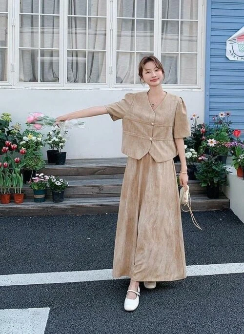 Chic Summer Outfit Set With Top And Skirt