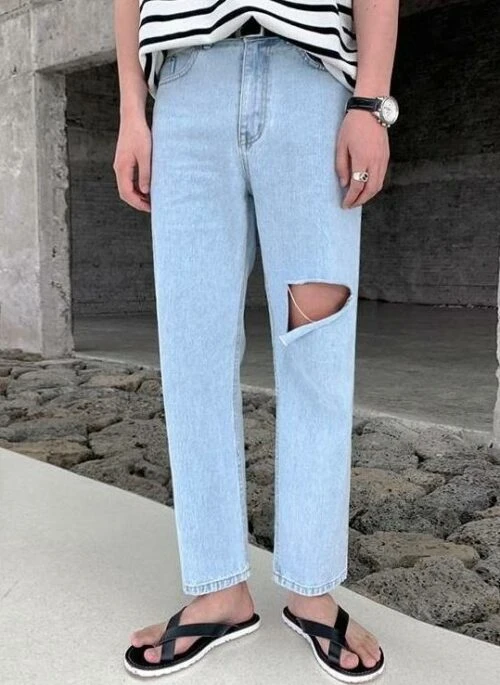 Distressed Light Wash Relaxed Jeans