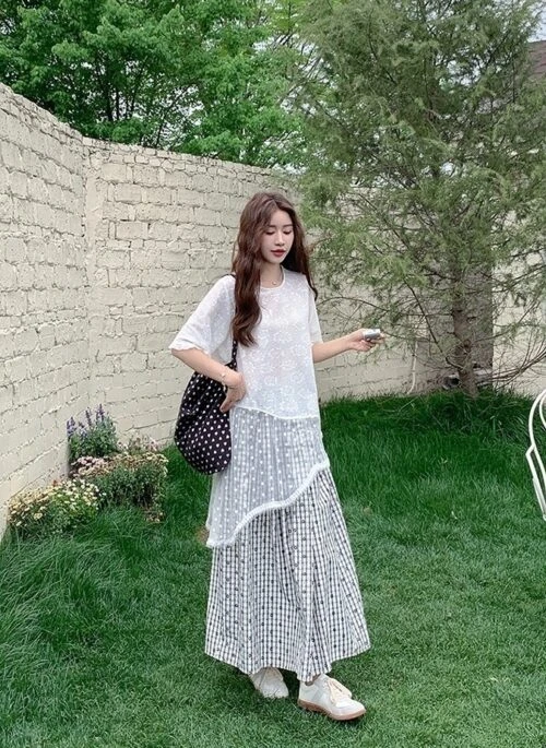 Elegant Lace Top And Skirt Set