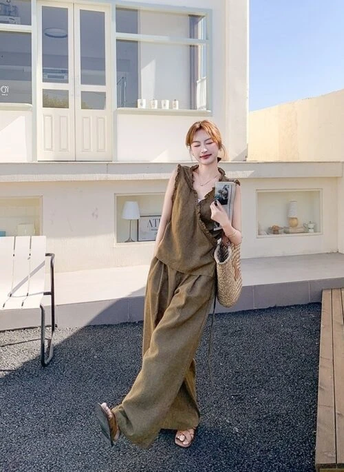 Elegant Ruffled Vest And Wide Leg Pants Set