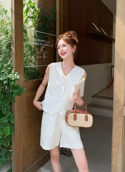 Elegant Sleeveless Vest And Shorts Set