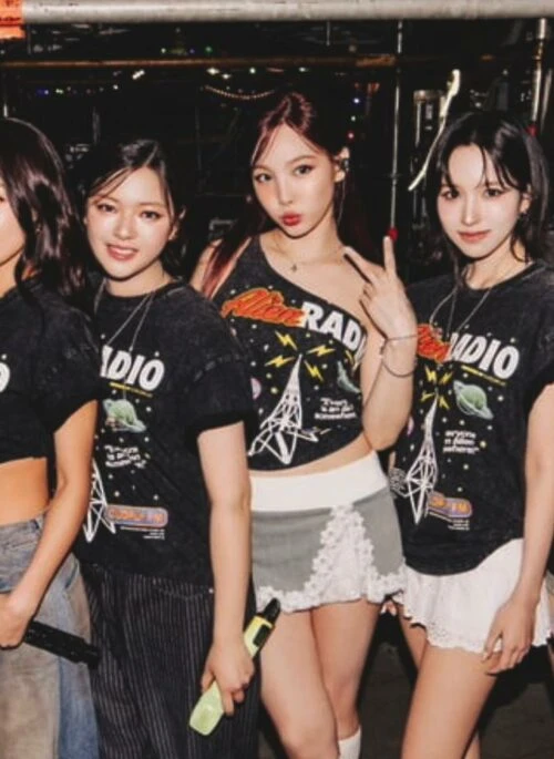 Grey Side Slit Lace-Trim Skirt | Nayeon – Twice